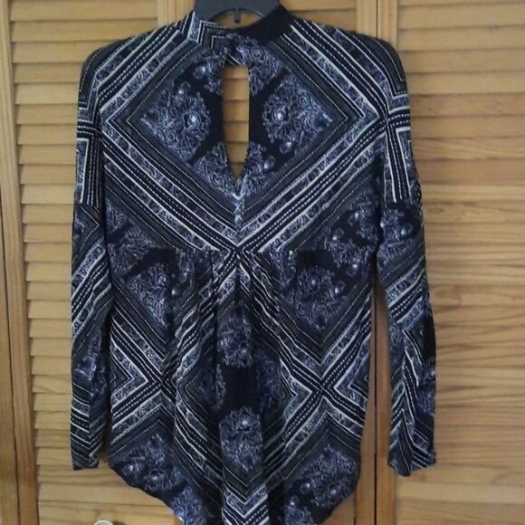 Free People NWT Walking On A Dream Keyhole Long Sleeve Tunic Size Small - Picture 2 of 6